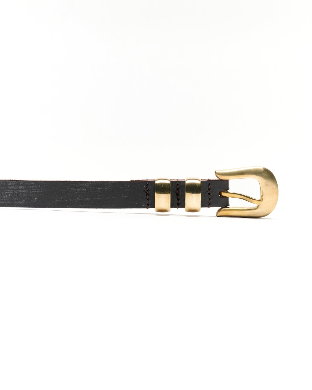 Front view of the complete JOEY Classic Choco belt with two solid brass keepers and unlacquered solid brass buckle.