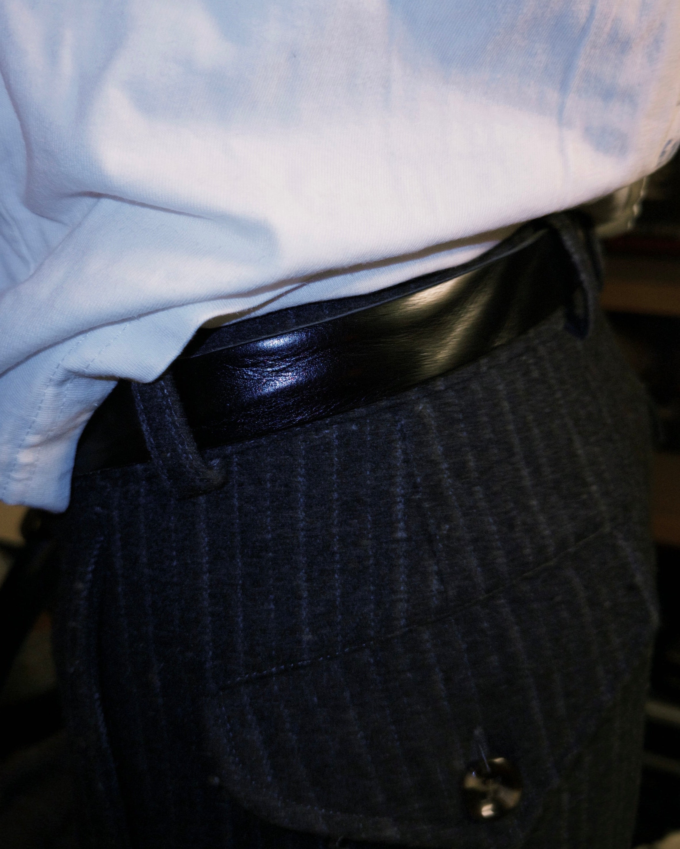JOHNNY WAVE, Western Belt, Cowboy belt, Italian Leather, Vegetable tanned, Italian Vachetta Leather, black belt, four piece belt, KLDSCOPE, Kaleidoscope, back view, wearing, showcase, closed up